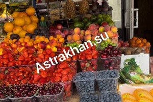 Какие ягоды и&#160;фрукты сейчас можно купить на астраханских рынках?