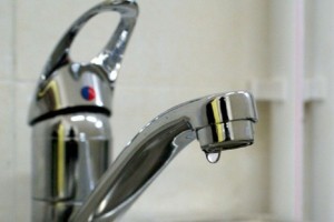 Часть астраханцев осталась без холодной воды