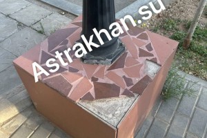 Туристов удивил &#171;дизайнерский&#187; ремонт фонарного столба в&#160;Астрахани