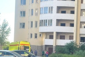 В Астрахани 57-летний мужчина выпал с&#160;крыши