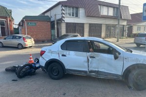 В Астрахани произошла авария с&#160;участием 17-летнего парня на питбайке