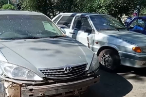 В Астрахани взялись за заброшенные автомобили
