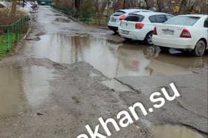 В спальном районе Астрахани отсутствуют тротуары