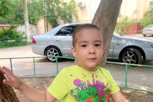 Астраханцы могут помочь маленькому Адаму побороть болезнь