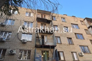 В многоэтажке на улице Ботвина в&#160;Астрахани на глазах рушатся балконы