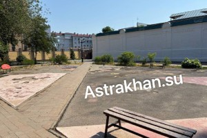 Из астраханского парка исчезла детская площадка