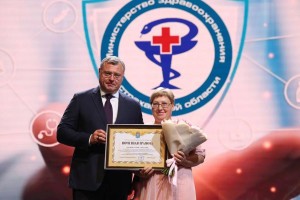 Игорь Бабушкин поздравил астраханских медиков с профессиональным праздником