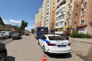 В Астрахани из-за резкого маневра пассажирского автобуса пострадал годовалый малыш