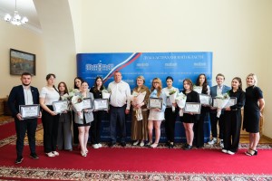Игорь Мартынов вручил сертификаты выпускникам &#171;Школы парламентской журналистики&#187;