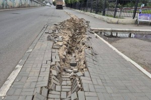 В Астрахани нашли водителя грузовика, разбившего тротуар возле Театра оперы и&#160;балета