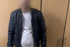 Астраханские правоохранители задержали мужчину, который представлялся женщиной