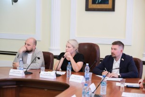 Александр Тихонов принял участие в&#160;заседании круглого стола&#160;АМО