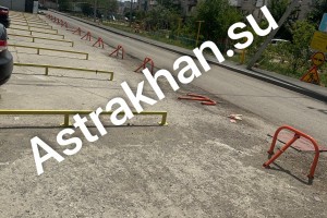 &#171;Я их руками вырву&#187;: в&#160;Астрахани накалилась ситуация с&#160;парковочными барьерами