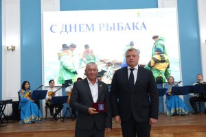 Астраханские рыбаки получили награды в честь профессионального праздника