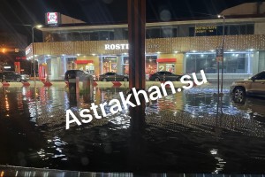 Ночью Астрахань осталась без света и&#160;утонула в&#160;дождевых водах