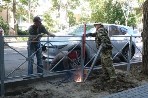 В Астрахани приступили к&#160;установке новых леерных ограждений