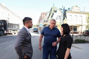 В центре Астрахани ремонтируют улицы