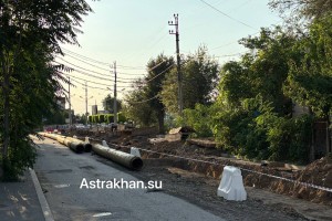 В Астрахани снова перекрыли улицу, которую недавно отремонтировали