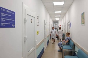 Игорь Бабушкин проинспектировал отремонтированное отделение астраханской поликлиники