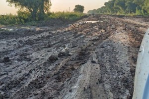 Проблемную дорогу к&#160;селу Тишково в&#160;Астраханской области на время непогоды засыпят щебнем