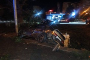 В Астрахани столкнулись две легковушки, есть пострадавший