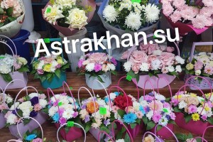 Астраханцев шокировали цены на букеты для учителей