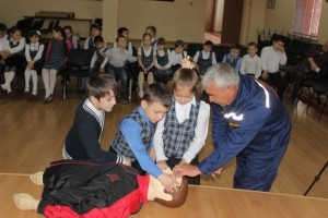 Школьники познакомились с работой спасателей МЧС России