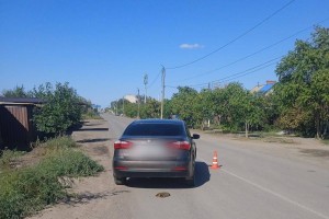 Под Астраханью трехлетний ребенок попал под колеса иномарки