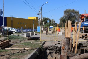В Астрахани близится к завершению ремонт водопровода на улице Авиационная