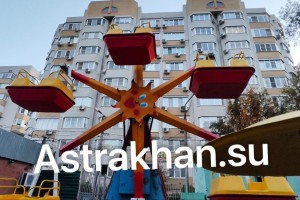 Ржавые и страшные: как выглядят аттракционы в парке «Аркадия» и что с ними не так?