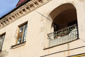 Жители Ахтубинска не торопятся покидать квартиры аварийного дома