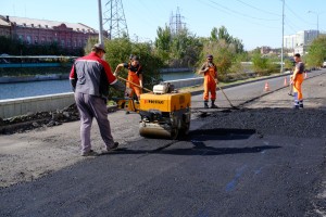 В Астрахани продолжается ямочный ремонт дорог