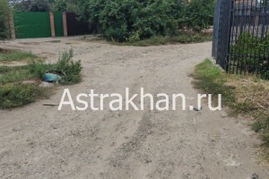 &#171;Ноги можно переломать&#187;: астраханцы жалуются на состояние дороги у&#160;школы на Казачьем
