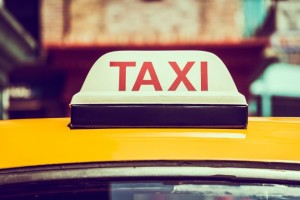 Борьбу с нелегальными таксистами начнут в аэропорту Минвод