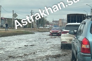 Астрахань утонула в&#160;дождевых водах, несмотря на заявление городской администрации
