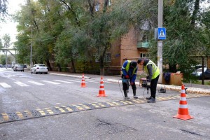 В Астрахани устанавливают комплексные пешеходные переходы