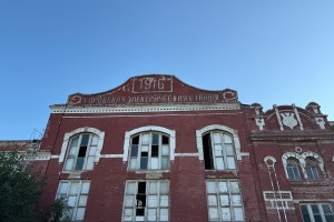 Саратовский суд повторно обязал собственника отреставрировать здание бывшей астраханской электростанции
