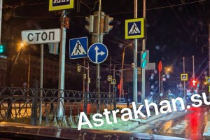 Астрахань атаковало огромное количество странных и&#160;не всегда нужных столбов