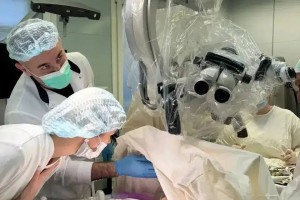 В АМОКБ провели первую &#171;бодрствующую&#187; операцию