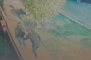 В Астрахани заметили очередного извращенца, который пристает к&#160;девушкам и&#160;трогает себя за интимные места