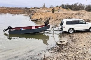Лодки астраханцев продолжают ставить на штрафстоянку