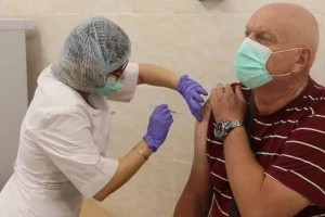 В Астрахани продолжает работу мобильный пункт вакцинации от гриппа