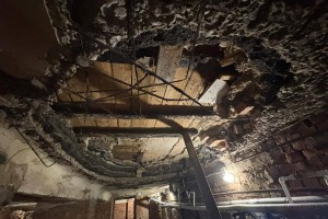 Генерального директора УК в Астрахани оштрафовали за рухнувший потолок