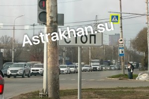 Сразу две улицы Астрахани с «умными» светофорами сковали перманентные пробки