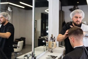 В Астрахани стало на четверть больше парикмахеров и косметологов