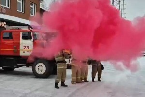В ХМАО командир пожарной части устроил на работе гендер-пати