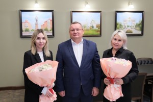 Игорь Мартынов вручил мировым судьям удостоверения