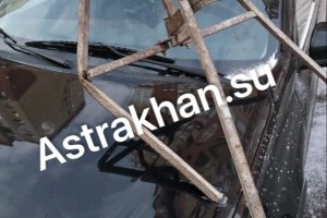 Машины астраханцев регулярно подвергаются жестокому «насилию» во дворах