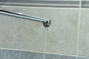 Коммуналка снова дорожает: что будет с тарифами на воду в Астрахани в 2026 году