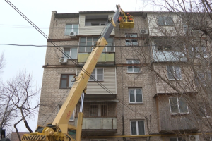 В Астрахани приступили к укреплению проблемного дома на улице Ляхова